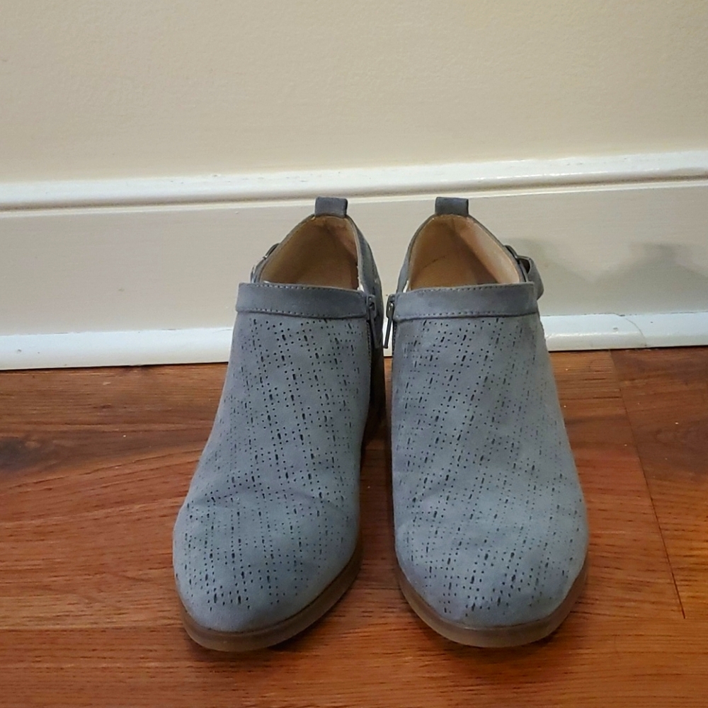 Gray low top suede shoes